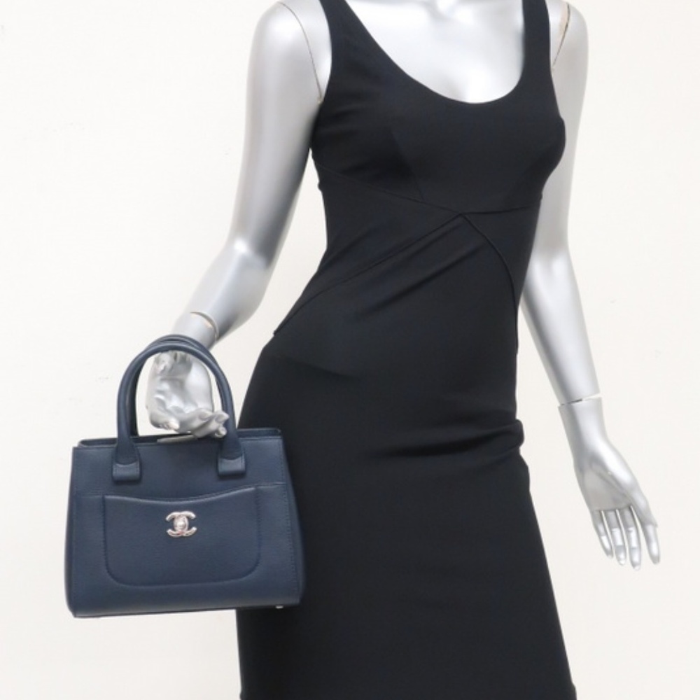 Chanel Neo Executive Mini Tote Bag Navy - Picture 2 of 8